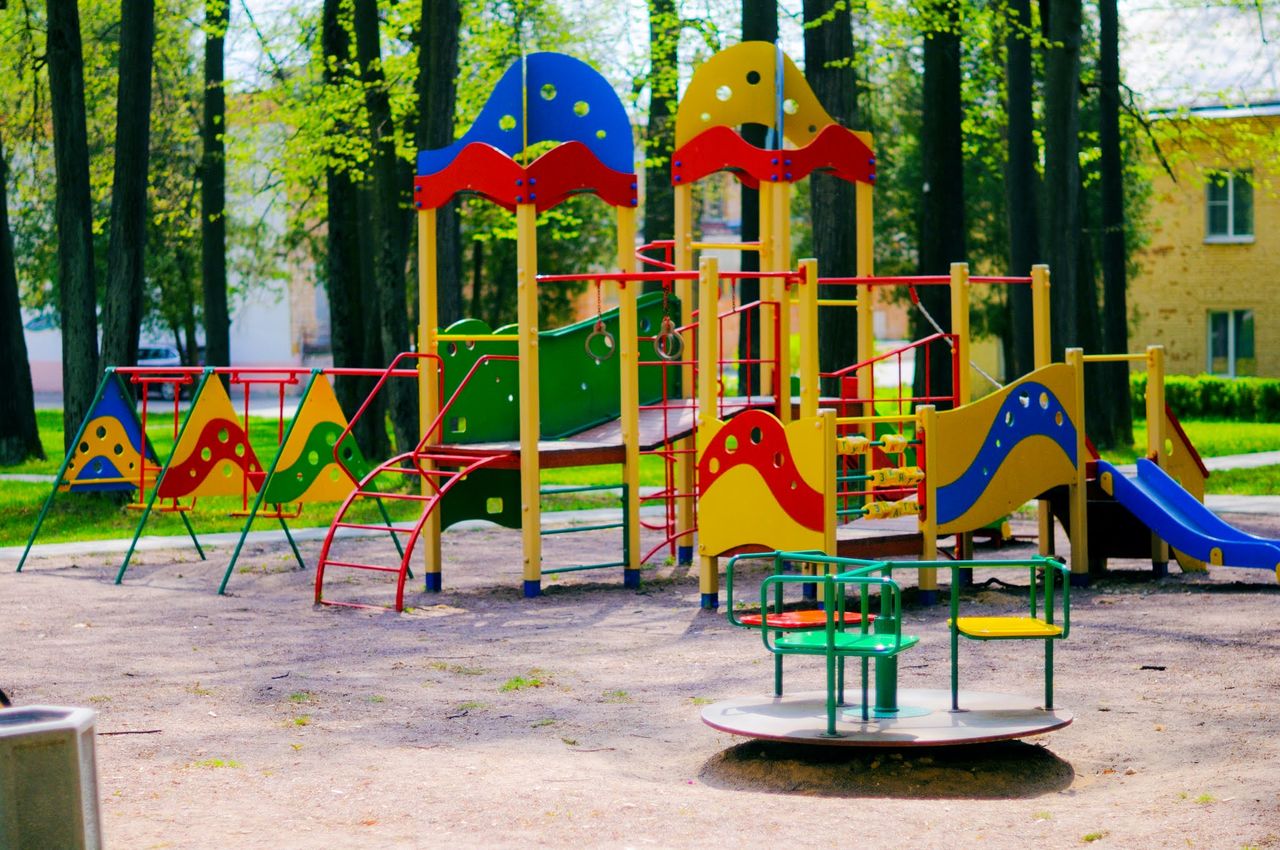 На 100 игровых площадок будет выделено 200 млн леев. Фото символ: gtrk-saratov.ru.