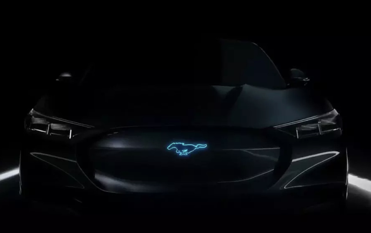 Ford показал первое изображение гибридного «Мустанга».
