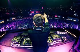 Astfel, el i-a întrecut pe faimoșii Fedde le Grand, Laidback Luke, Steve Angello și Benny Benassy.