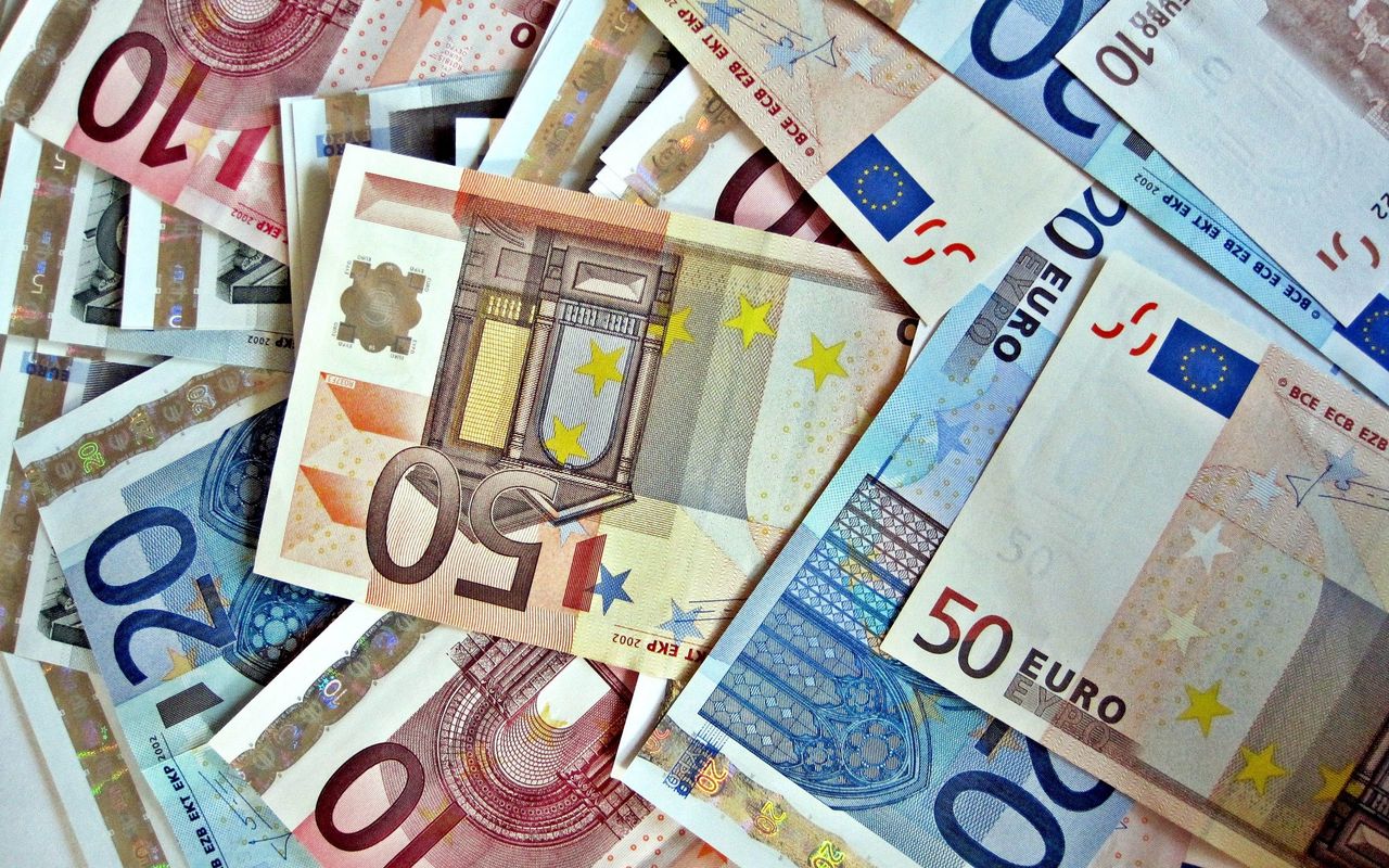 В Парламенте одобрили поправки о финансовой помощи в €100 млн от Румынии.