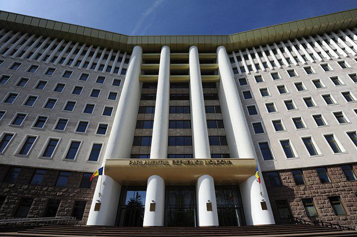 Стажеры будут участвовать в процессе анализа,  разработки и администрирования законодательных документов.
