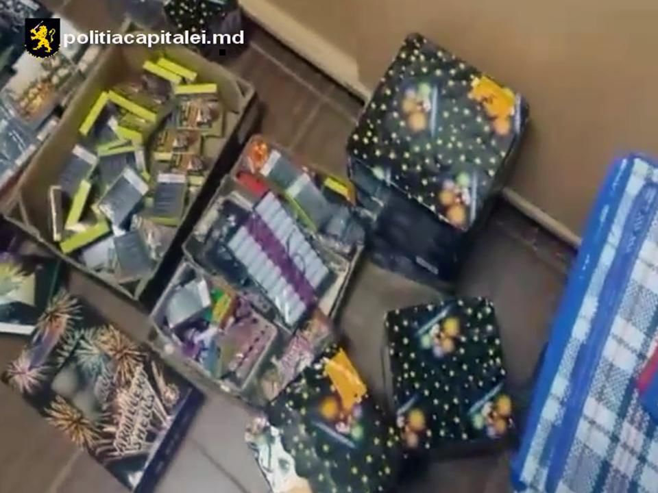 Vând ilegal produse pirotehnice: Trei comercianți, sancționați