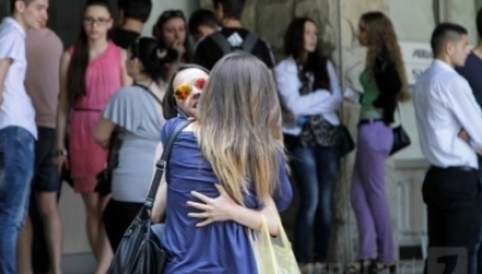 Totodată, 15110 de candidați sau 54,75% nu au promovat cel puţin un examen.