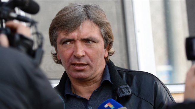 Tehnicianul a pregătit ultima dată formaţia FC Sahalin, din liga a doua a Rusiei. El a părăsit echipa rusă la două luni după ce a fost numit antrenor.
