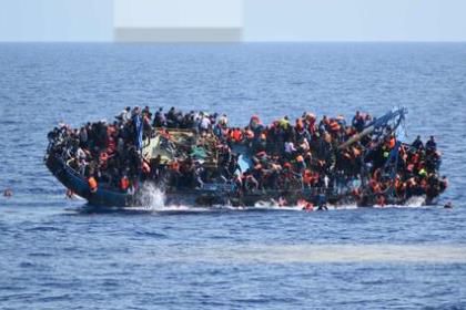 В течение двух часов лодка затонула вместе с пассажирами, среди которых было порядка 40 детей.