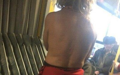 Киевляне в сети бурно обсуждают полуголого пассажира.