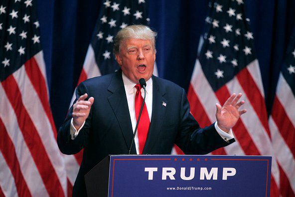 Democraţii se informează de la un psihiatru despre sănătatea mintală a lui Donald Trump.
