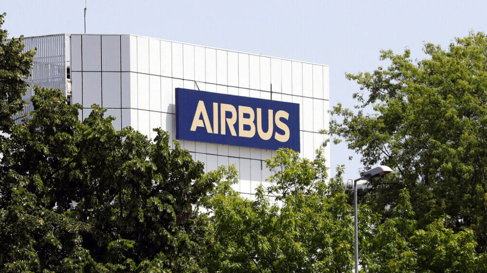 Около 2 500 сотрудников Airbus останутся без работы.
