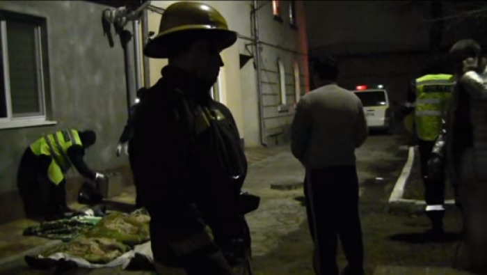 Un incendiu a cuprins aseara o lucuință de pe strada Columna a Capitalei. Foto: dse.md