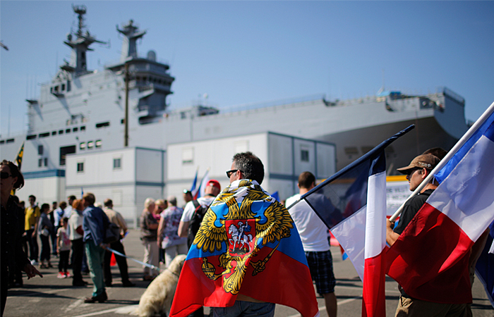 Передача ВМФ России первого вертолетоносца - корабля "Владивосток" - была намечена на осень этого года/