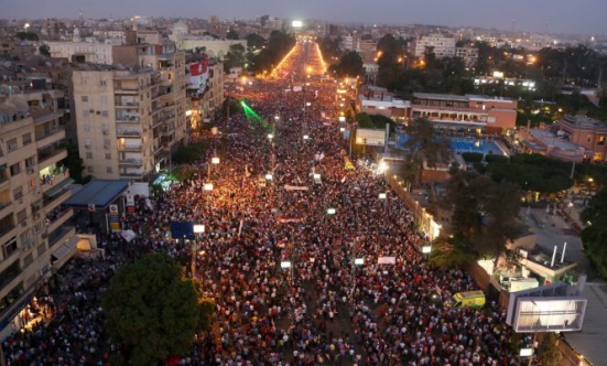 Sute de mii de oameni au manifestat împotriva lui Morsi şi în Alexandria, pe tot parcursul nopţii.