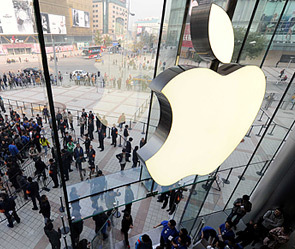 Американский бренд Apple занял первую позицию в списке самых дорогих торговых марок мира. Фото: GLOBAL LOOK press