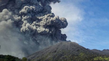 Autorităţile din Costa Rica sunt în alertă. Vulcanul Turrialba s-a trezit la viaţă şi este gata să erupă.