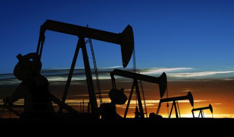 Preţul petrolului a scăzut cu 6%, după ce producătorii nu au reuşit să ajungă la un acord privind producţia. Foto: Agerpres