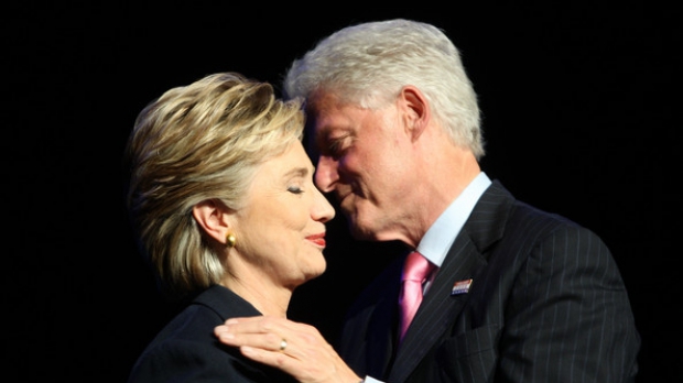 Multe persoane bănuiesc că Hillary a rămas căsătorită cu Bill Clinton, după mediatizatul scandal cu Monica Lewinsky