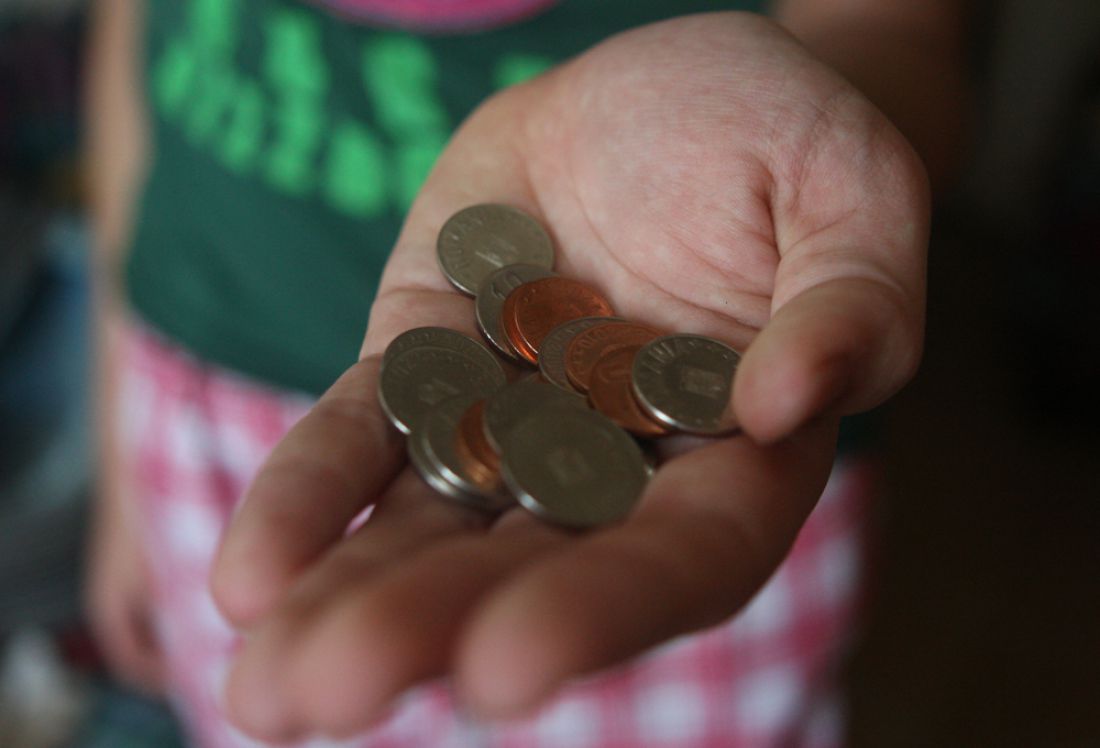 Dacă considerăm pensia medie pentru limită de vârstă co-raportul respectiv este de 83%.