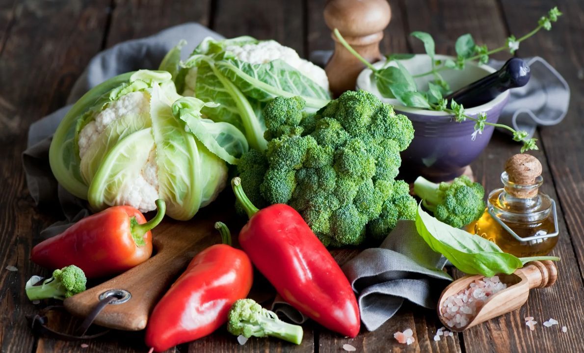 Диетолог рассказал, на каких продуктах можно похудеть.