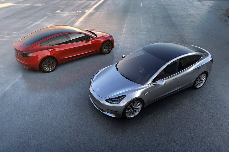 К 2020 году Tesla намерена добиться уровня продаж в 500 тыс. в год.