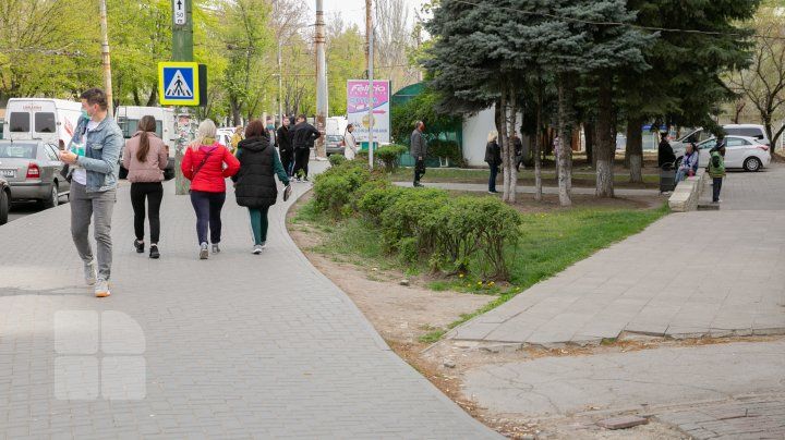 В разгар пандемии нового коронавируса улицы Кишинева напоминают муравейник.