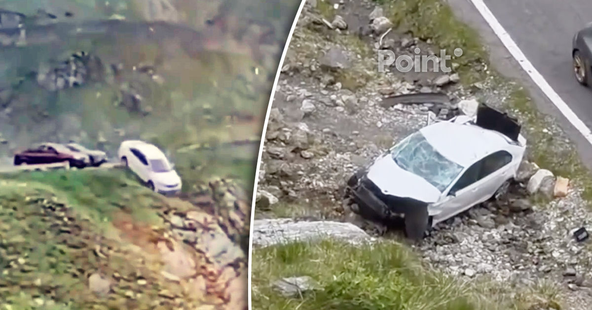 O mașină a căzut într-o prăpastie pe Transfăgărășan în timp ce șoferița își făcea un selfie.