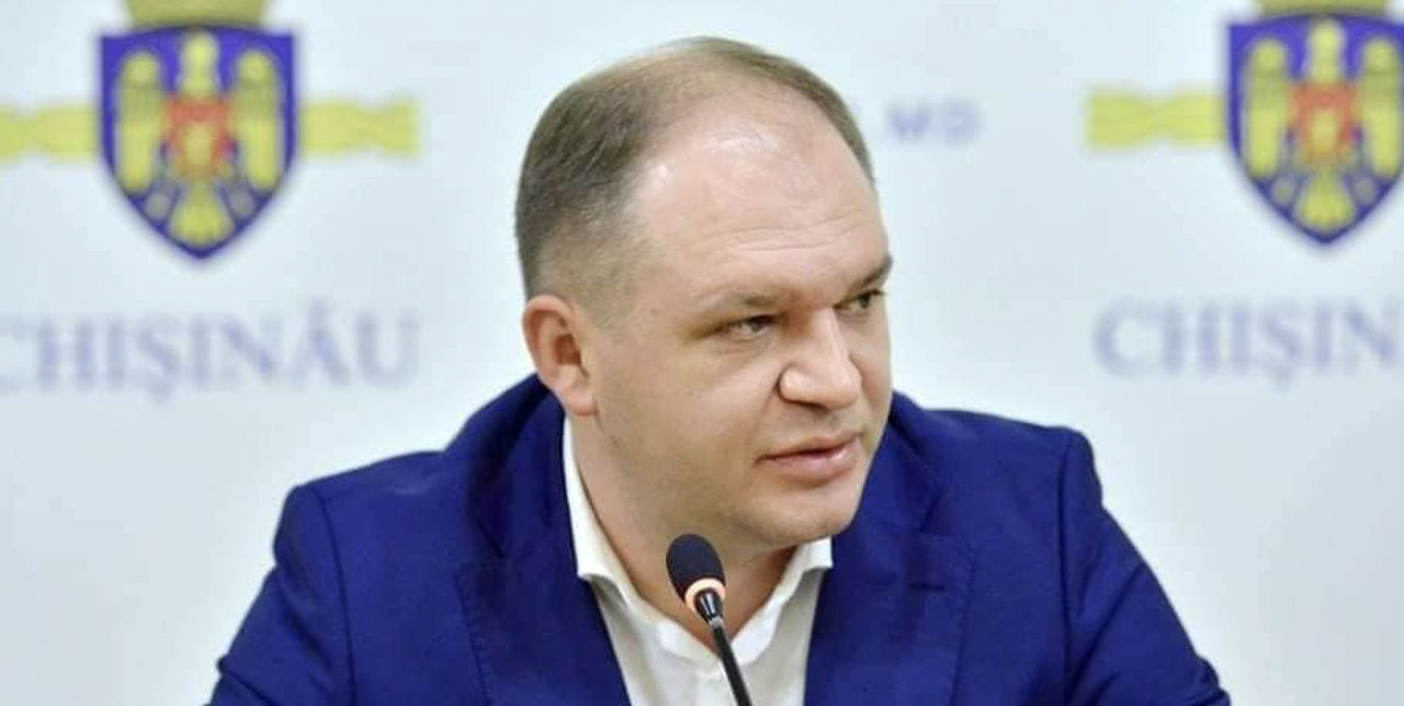 Ион Чебан встретился с жильцами затопленных ливнем квартир.