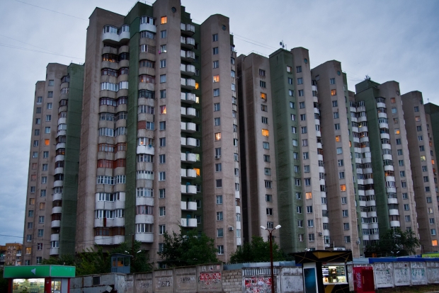 Astfel, dacă anul trecut locuitorii capitalei au plătit în medie câte 6 lei și 46 de bani pentru un metru pătrat, în acest an, pentru luna noiembrie, consumatorii plătesc în medie câte 16 lei și 3 bani pentru un metru pătrat.