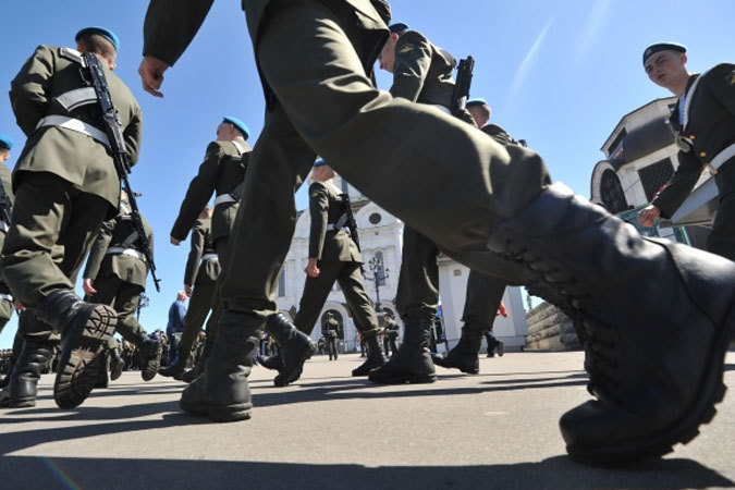 Анна Василаки посетит до конца года все воинские подразделения молдавской армии. Фото: Сергей СЕДЛЕЦКИЙ