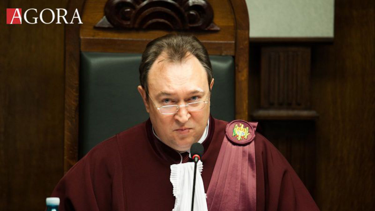 Comuniștii cer demisia președintelui Curții Constituționale, Alexandru Tănase. O declarație în acest sens a fost citită de către deputatul comunist Sergiu Stati