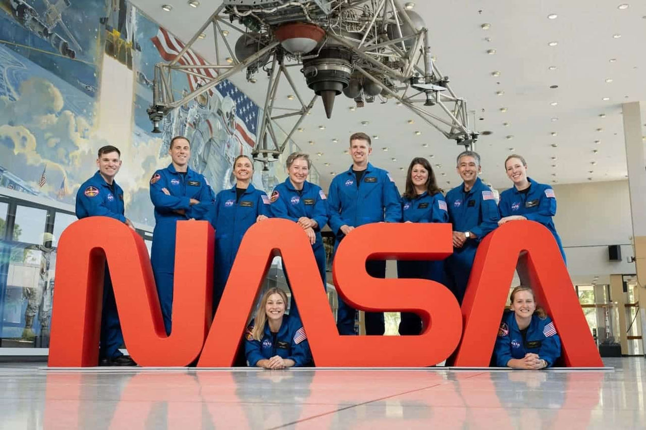 NASA a selectat 10 astronauți pentru zborurile către Lună și Marte.