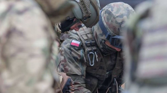 В Польше военных территориальной обороны попросили быть готовыми к срочному вызову.