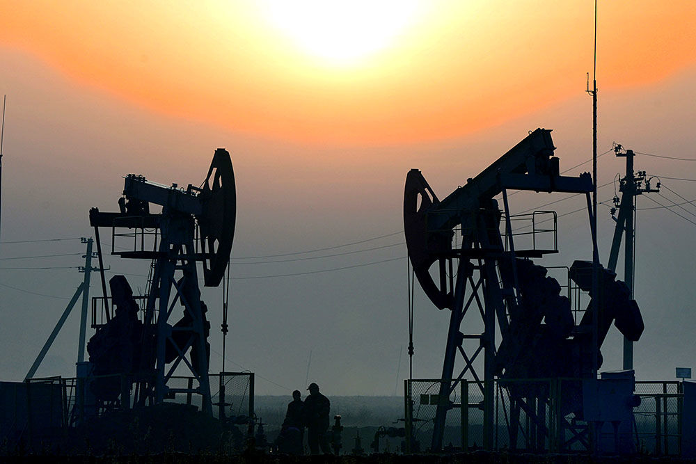 Запасы месторождения составляют 1,24 млрд тонн нефти.