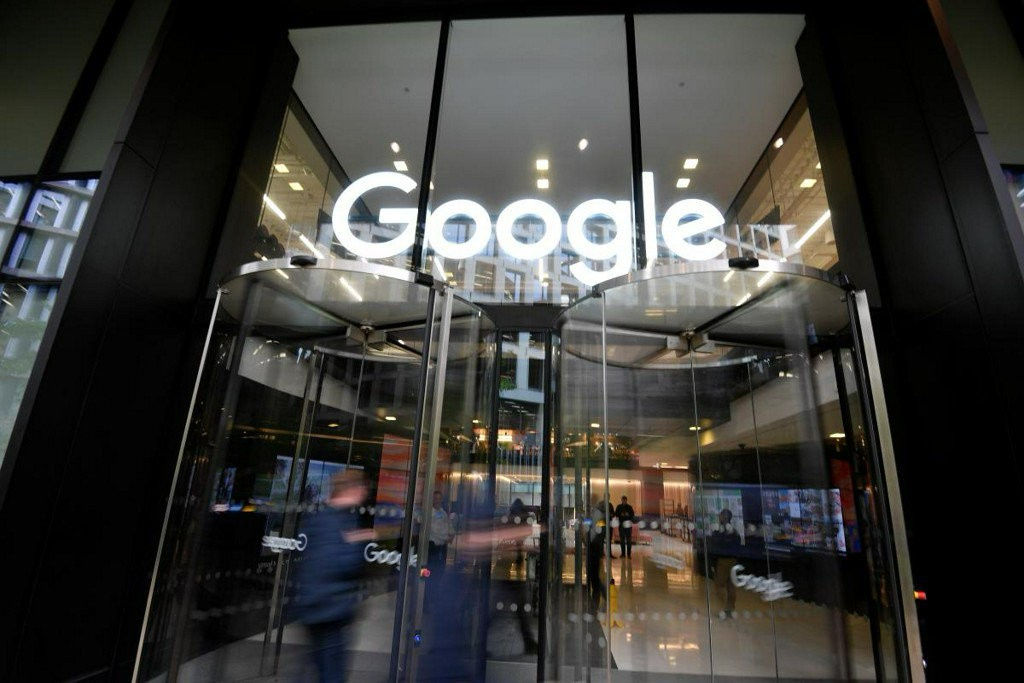 Эта версия поисковика Google включает в себя режим цензуры.