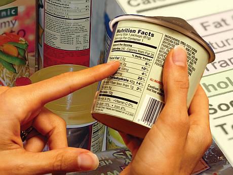Etichetele produselor alimentare ar putea conţine mai multe informaţii. 