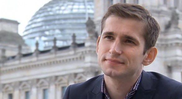 Un jurnalist rus a demisionat de la o televiziune de stat și și-a cerut scuze pentru că a participat la „nebunia propagandistică” a canalului.