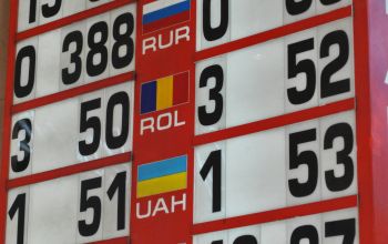 Pe piaţa internaţională un euro este cotat la 1,2992 dolari