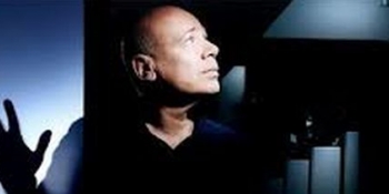 Stoicescu a făcut avere din afacerea lui cu medicamente împotriva cancerului. La ora actuală are reşedinţe În Elveţia, Cipru, Finlanda, SUA şi Australia.