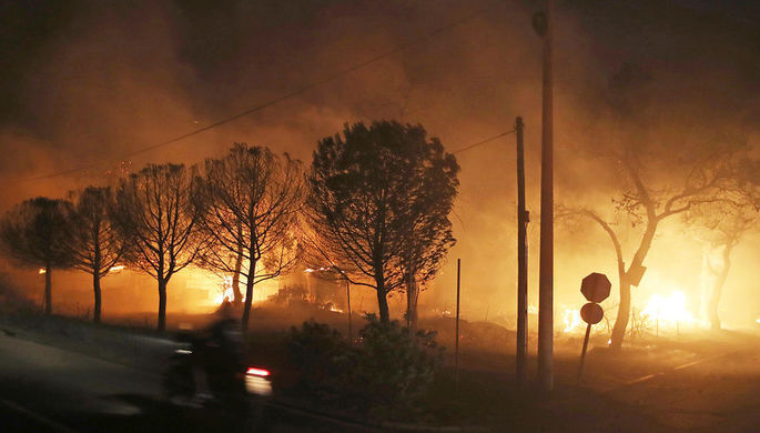 На греческом острове Эвбея объявили чрезвычайное положение. Фото: AP Photo