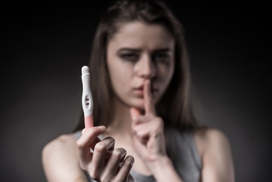 Franţa va fixa vârsta legală pentru consimţământ sexual la 15 ani. Foto: Revista Psychologies