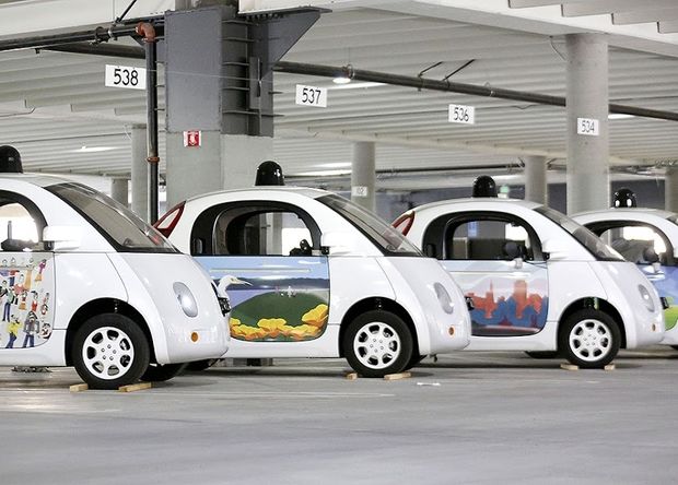 В США разрешили испытания беспилотных автомобилей без руля.