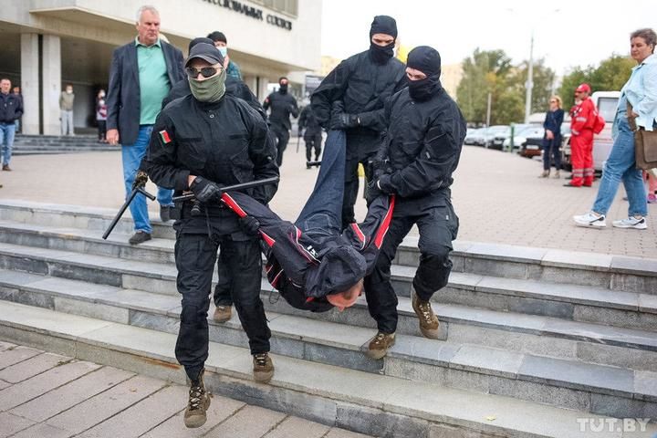 В Минске начались задержания до начала акции протеста.