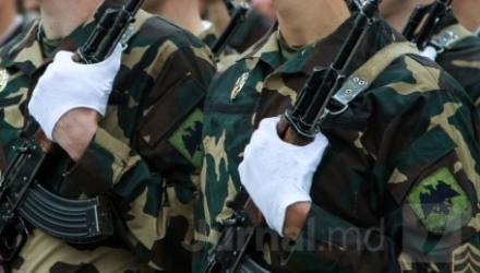 Încă un deces în Armata Națională. Un militar în termen a murit astăzi, după ce s-a accidentat mortal cu arma din dotare.