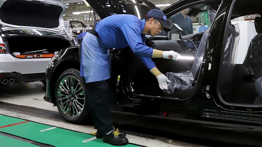 Японский автоконцерн Toyota Motor остановит работу заводов на территории страны из-за возможных перебоев в поставках комплектующих. 