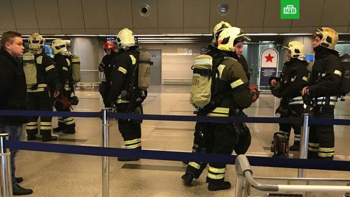 Alertă pe aeroportul din Moscova: O coloană de fum, observată