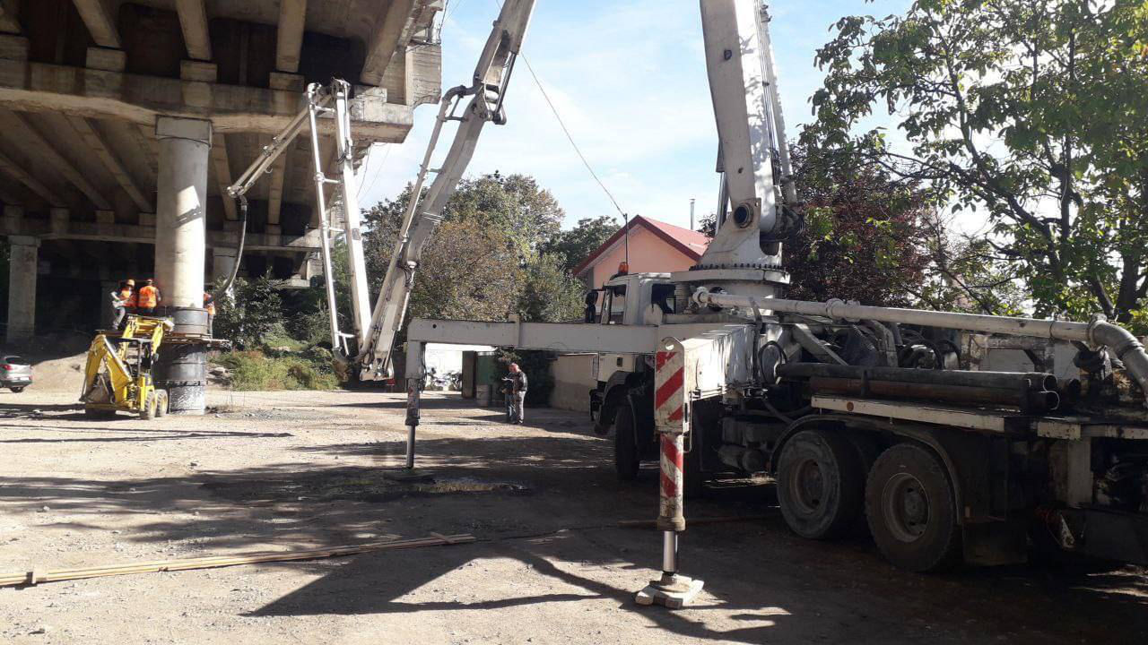 В Кишиневе ремонтируют мост на улице Михай Витязул.