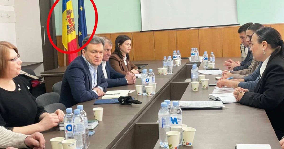 Визит Речана в мэрию Вулканешт вызвал резонанс: в зале отсутствовал флаг Гагаузии.