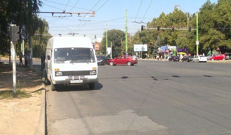 К счастью, никто не пострадал, но автомобили Honda и Renault были сильно повреждены.