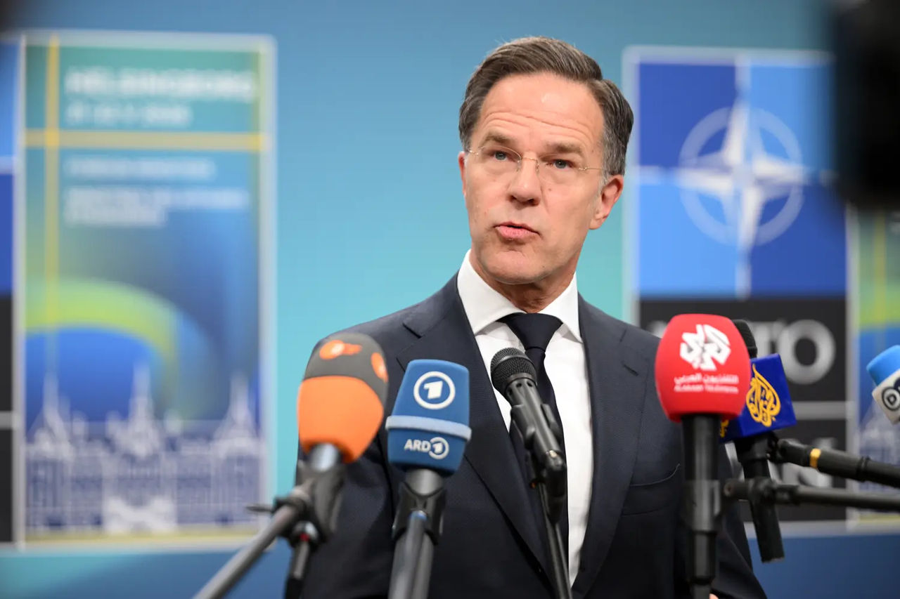 Rutte promovează un nou plan pentru a menține SUA în NATO.