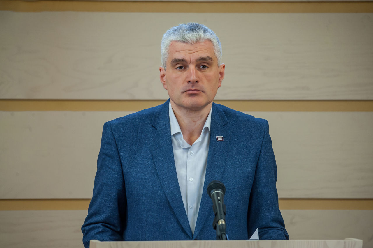 Слусарь: Через 2-3 месяца мы увидим новые перестановки в правительстве.