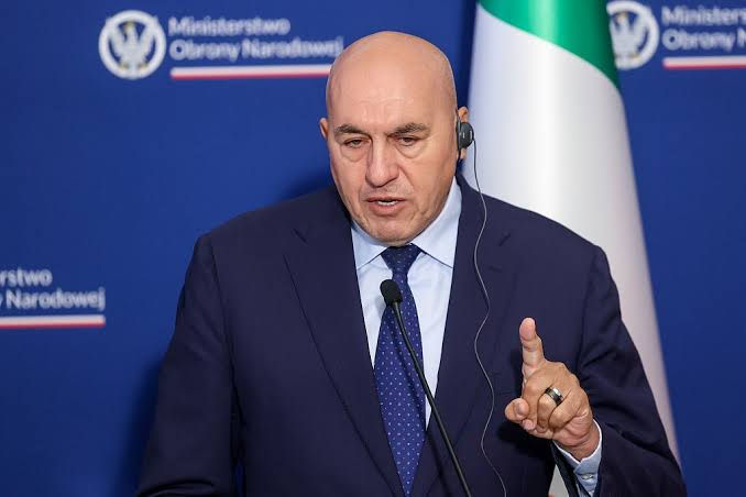 Министр обороны Италии назвал протесты в Милане "следствием гибридной войны".