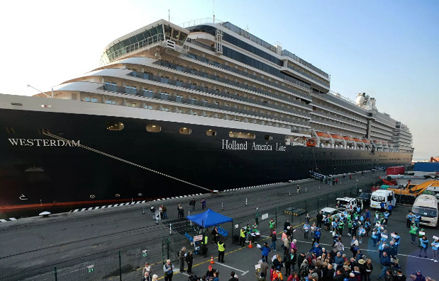 Идущий из Гонконга лайнер Westerdam отменил заход в Японию.